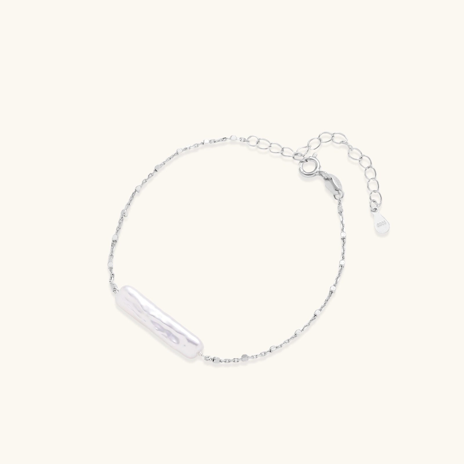 Single baroque pearl chain bracelet in rhodium-plated 925 sterling silver, front view | VAHN Jewels