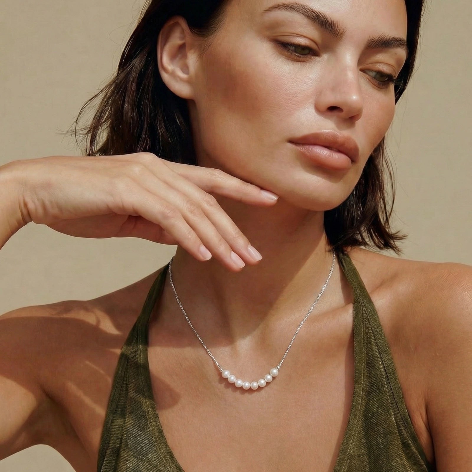 Woman wearing pearl arc silver necklace in rhodium-plated 925 sterling silver by VAHN Jewels