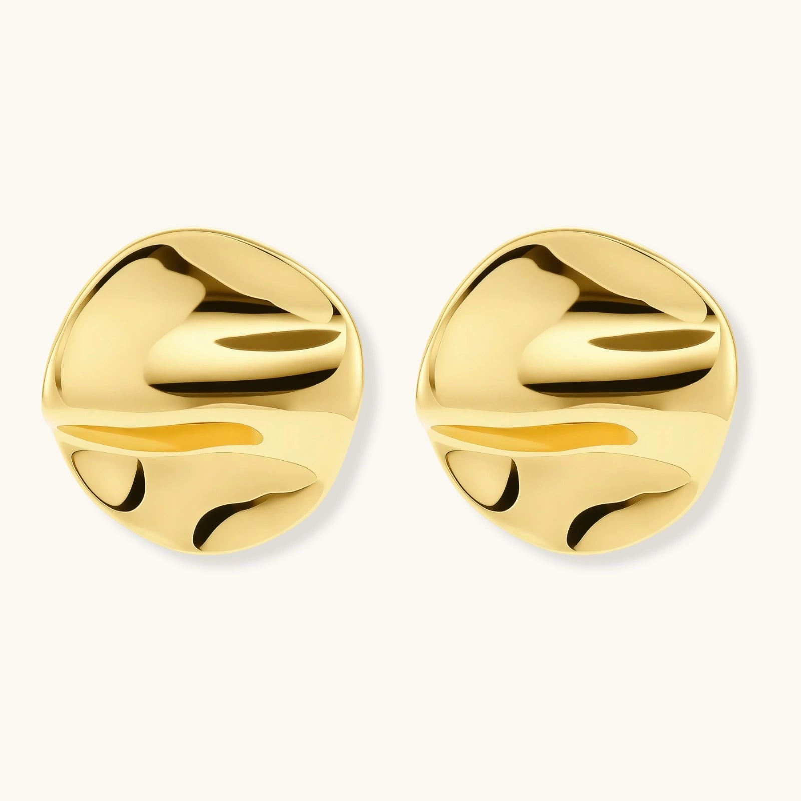Flow statement stud earrings in 18K gold plated 925 silver on white background