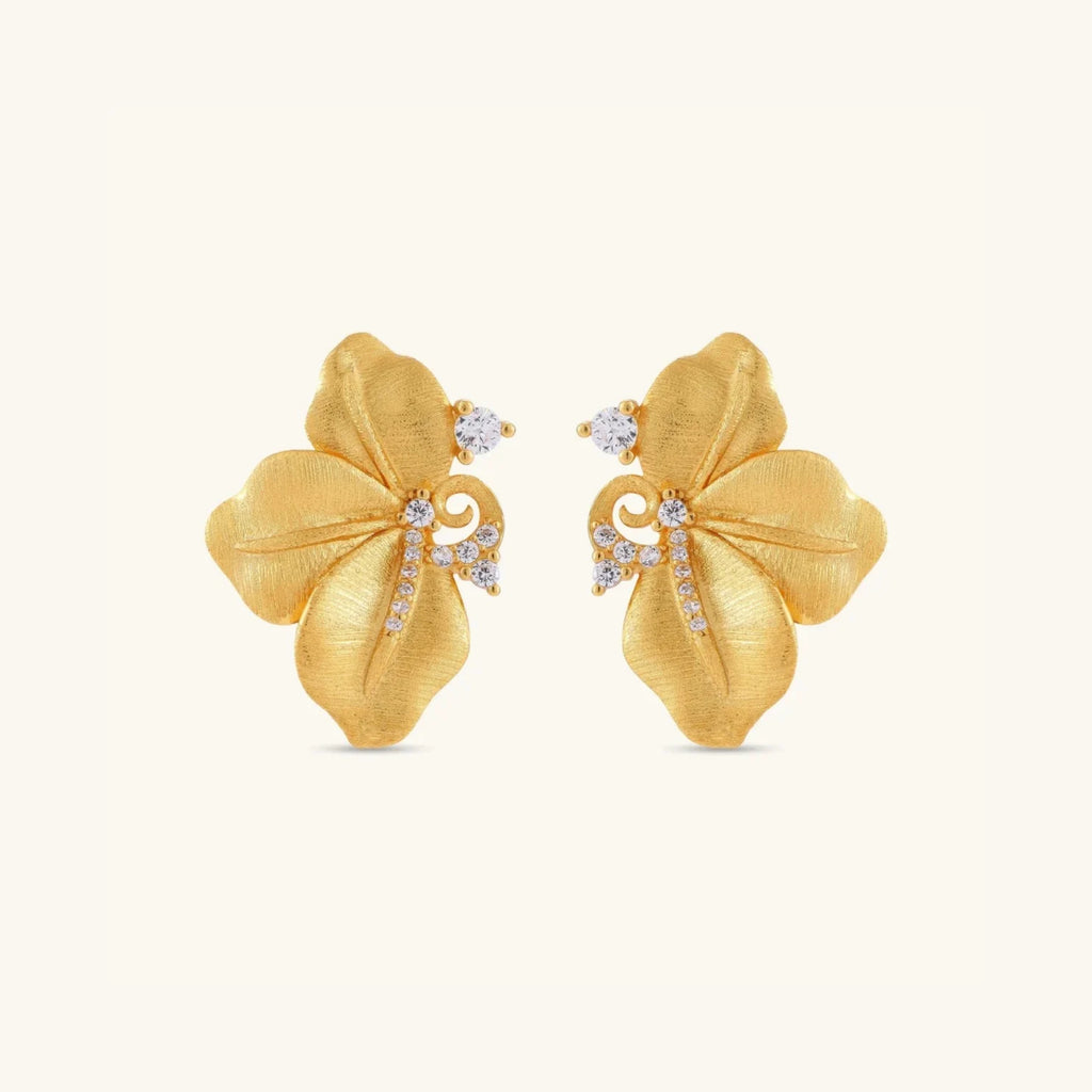 Brushed gold flower stud earrings in 18K gold-plated 925 sterling silver | VAHN Jewels