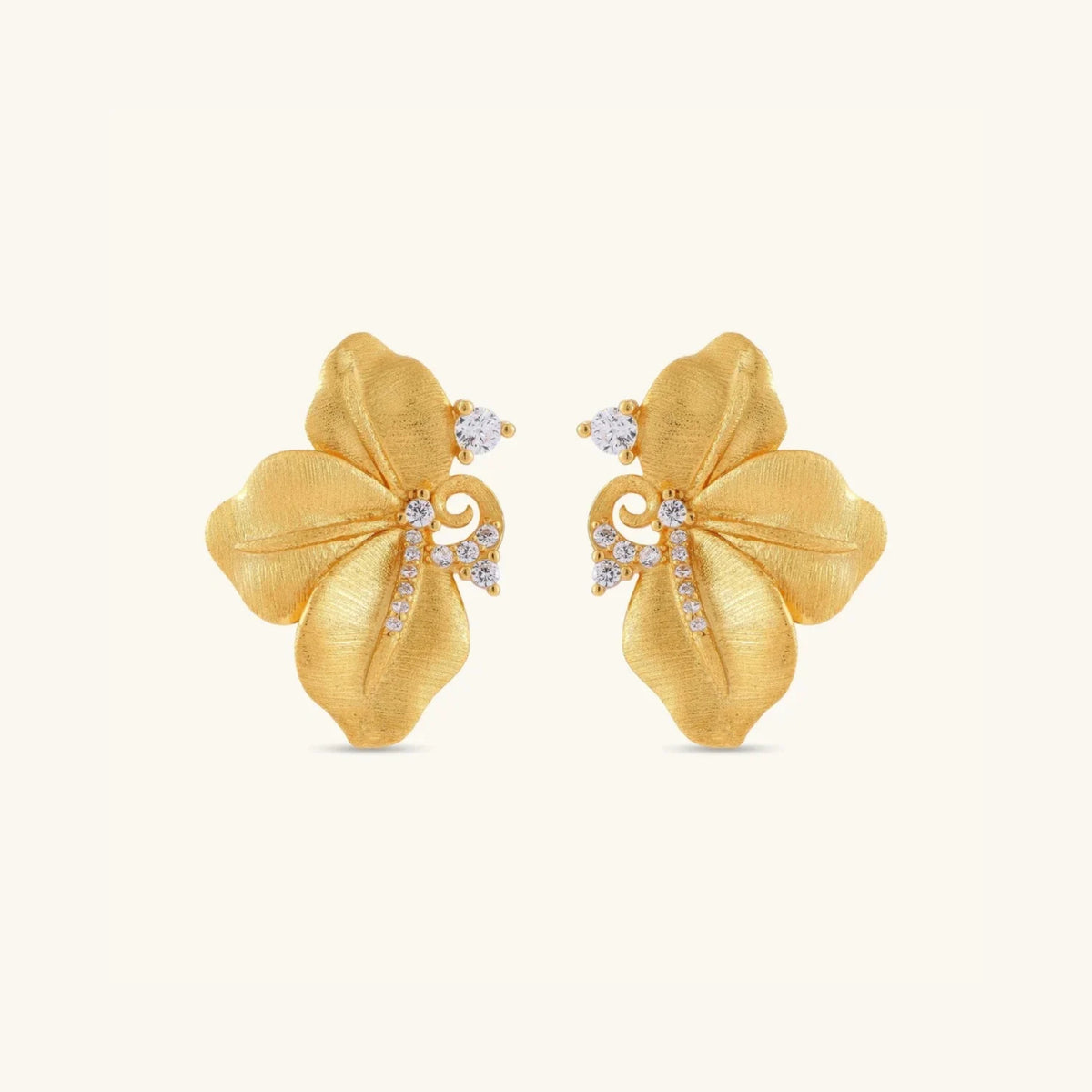 Brushed gold flower stud earrings in 18K gold-plated 925 sterling silver | VAHN Jewels